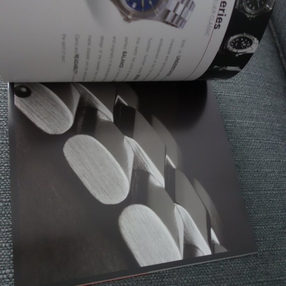 Tag Heuer The Catalog *Great Condition - Barely Touched* - Picture 9 of 13